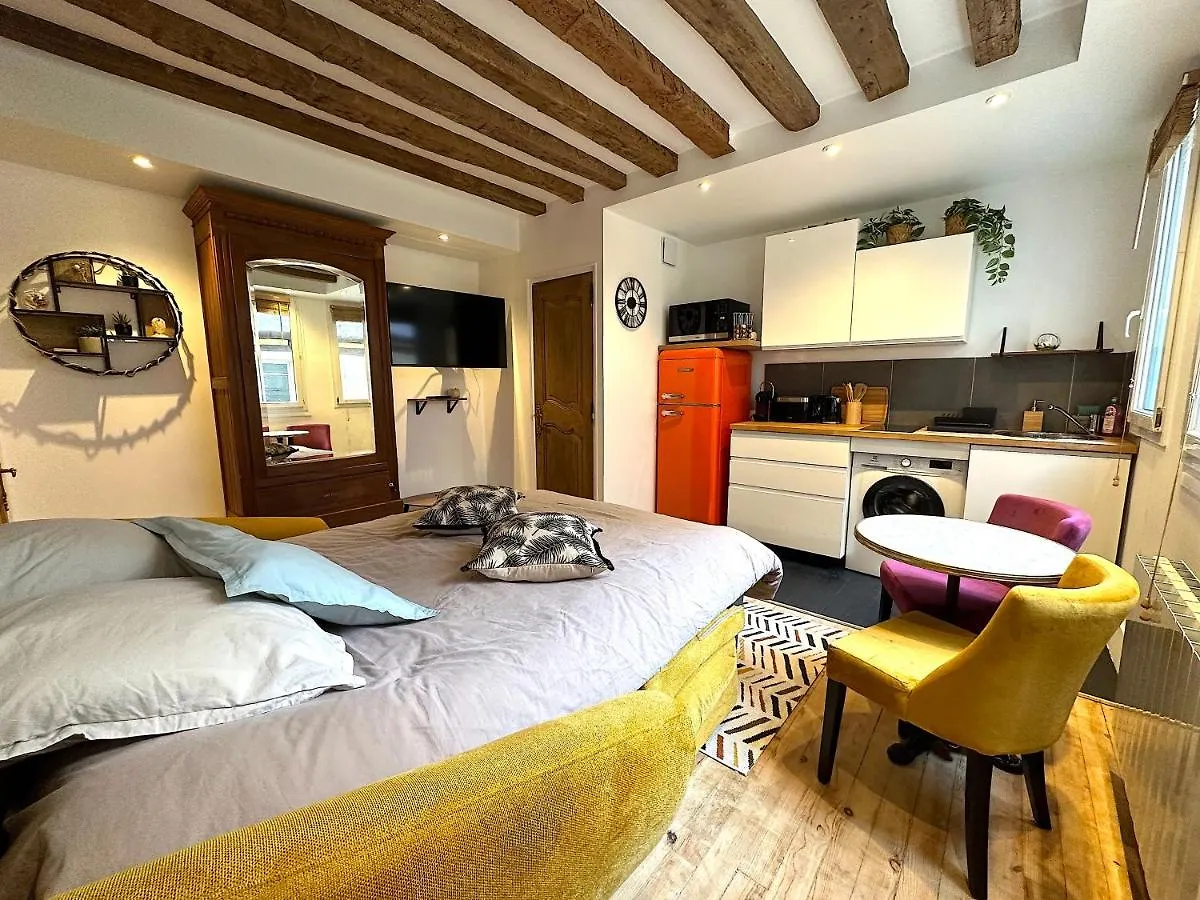 Mytripinparis - Quiet & Fully Renovated Studio Apartment *